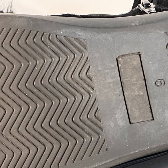 WOMEN'S SIZE 9 FURRY BOOTS - Picture 12 of 16